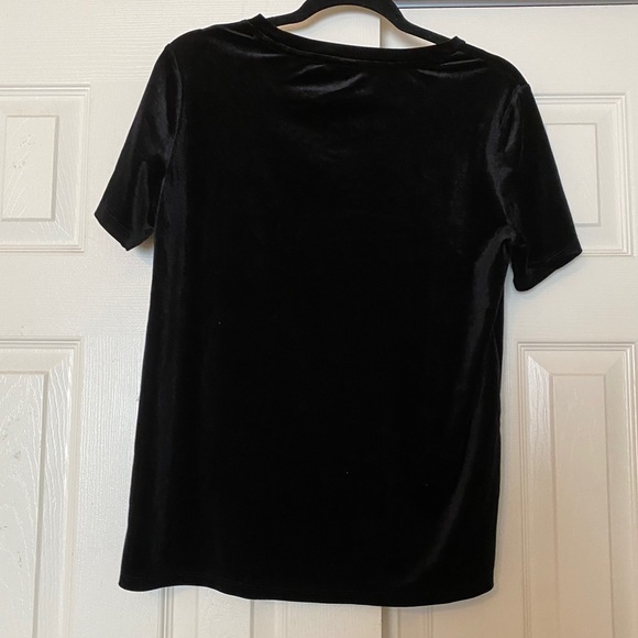 Old Navy Black Velvet T-Shirt - Picture 4 of 5